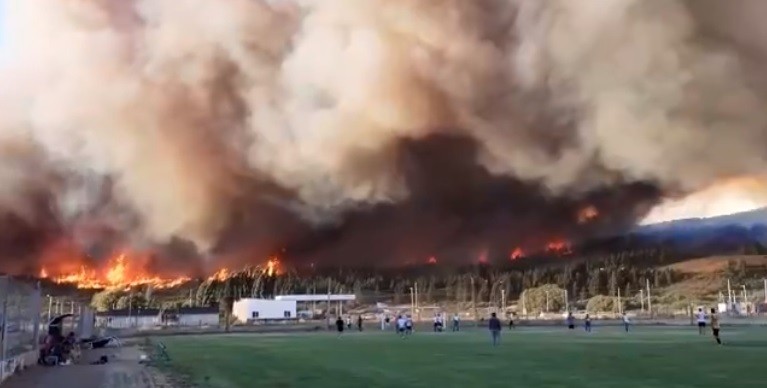 "Salimos con lo puesto cuando caían bolas de fuego": incendios en Chubut | Actualidad