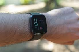 Un reloj salva a un hombre de morir congelado tras caer en un río helado | Telefe Noticias