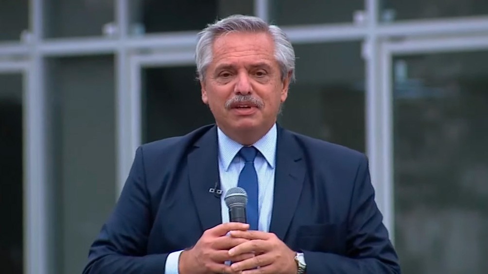 Fernández: "Los violentos tiran piedras, nosotros tiramos obras y llevamos vacunas" | Política y economía