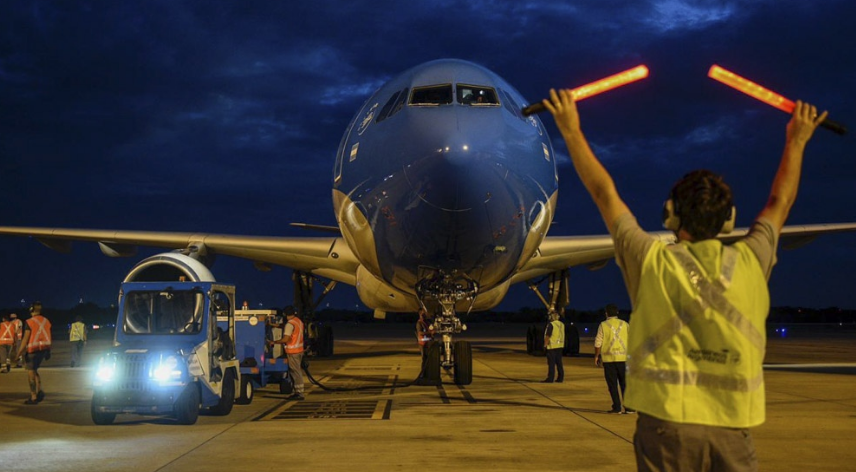 Vuela hacia Argentina el avión de Aerolíneas que trae un nuevo cargamento de vacunas | Actualidad