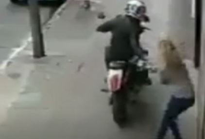 Buenos Aires: una mujer murió tras ser asaltada por un motochorro | Actualidad