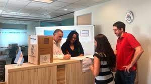 Derogan un decreto de Macri que permitía a los argentinos en el exterior votar por correo postal | Política y economía