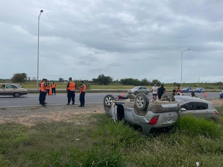 Choque múltiple: pensaron que se acercaba a auxiliarlos, pero les robó y se fue | Córdoba
