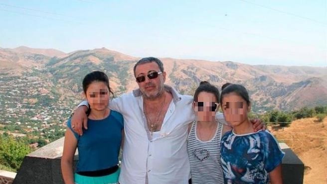 Tras ser acusadas por matar a martillazos a su padre, reconocen como víctimas de abusos a tres hermanas | Internacionales
