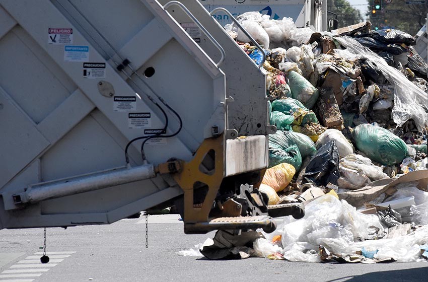Hallaron restos óseos entre la basura en Rosario: investigan si se trata de partes humanas | Actualidad