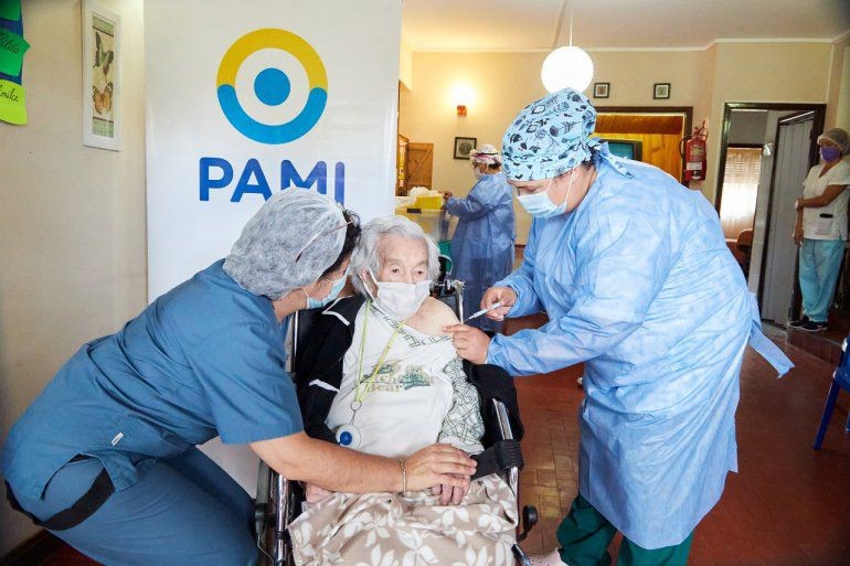 Tiene 113 años, se recuperó del coronavirus y ahora le dieron la vacuna | Actualidad