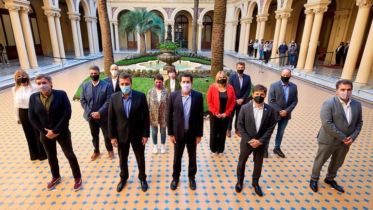 Frente a la suba de contagios, el Gobierno le propuso a la oposición postergar las PASO | Política y economía