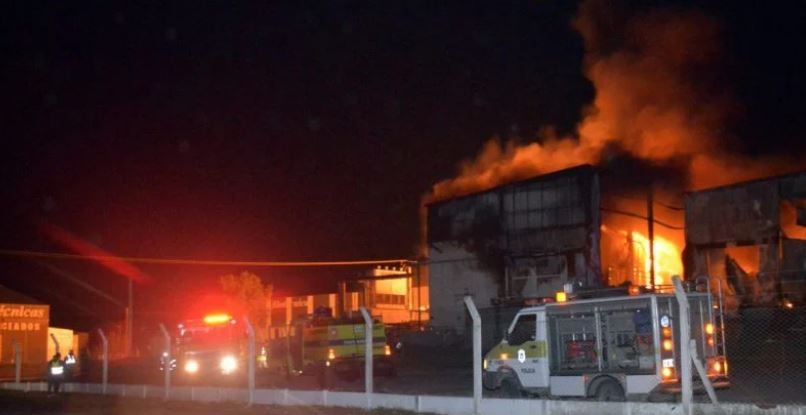 Un incendio arrasó la planta industrial de una empresa emblema de Tandil | Actualidad