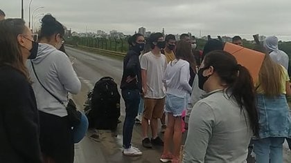 Ordenan el ingreso al país de argentinos varados en la frontera con Brasil en Paso de los Libres | Actualidad