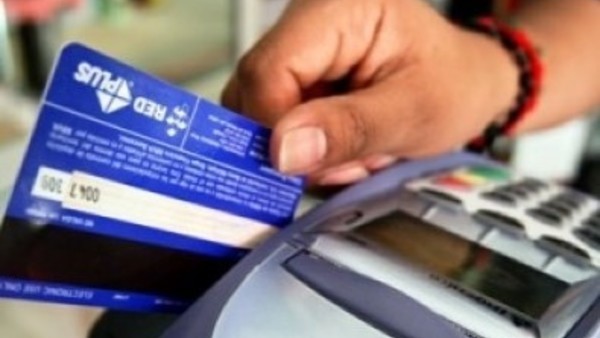 El reintegro del 15% para compras con tarjetas de débito se extiende hasta el 30 de junio | Actualidad