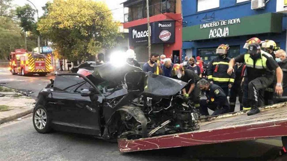 Choque fatal en Lanús: el video que muestra al auto pasar a 160 kilómetros por hora | Actualidad