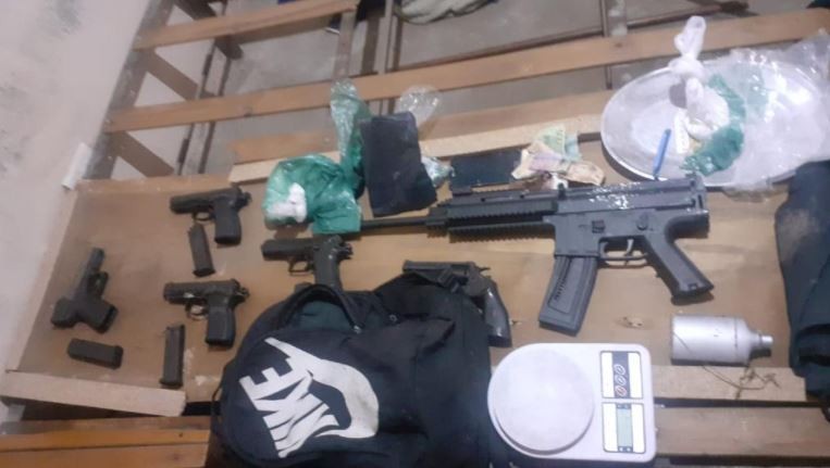 Mantuvieron cautiva a una pareja y los amenazaron con quedarse con su casa para vender droga | Actualidad