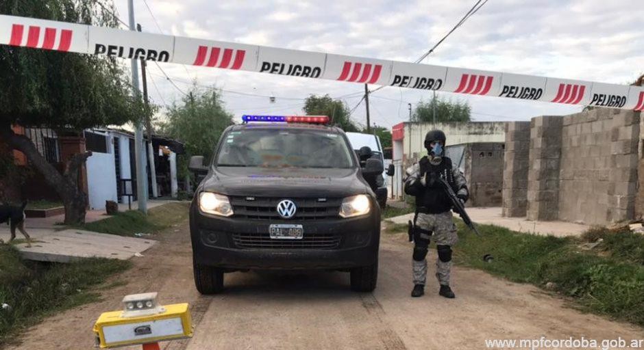 Insólito: Pincharon una goma, pidieron ayuda y les secuestraron 50 kilos de marihuana | Córdoba