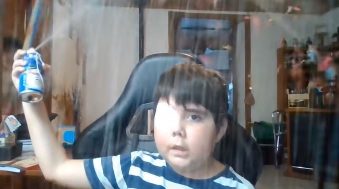 Un youtuber de 11 años que sufre una enfermedad degenerativa celebra sus millones de suscriptores | Curiosidades