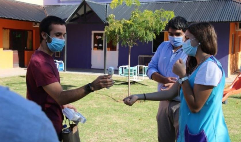 Un diputado donó un termómetro y una botella de alcohol y fue duramente criticado | Política y economía