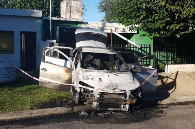 Murió la mujer que se quemó cuando habría intentado incendiar el auto de su expareja | Actualidad