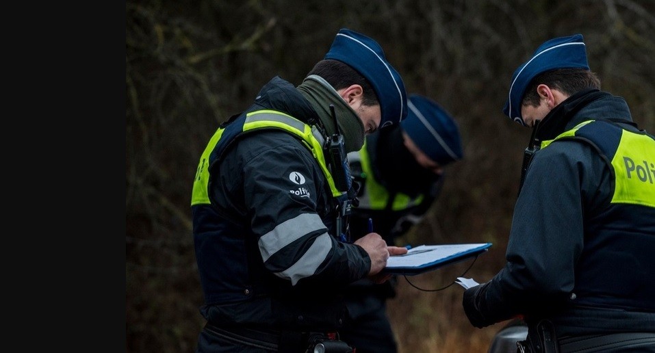 Estaba en una fiesta ilegal, quiso escapara de la Policía y murió al caer de un cuarto piso | Internacionales