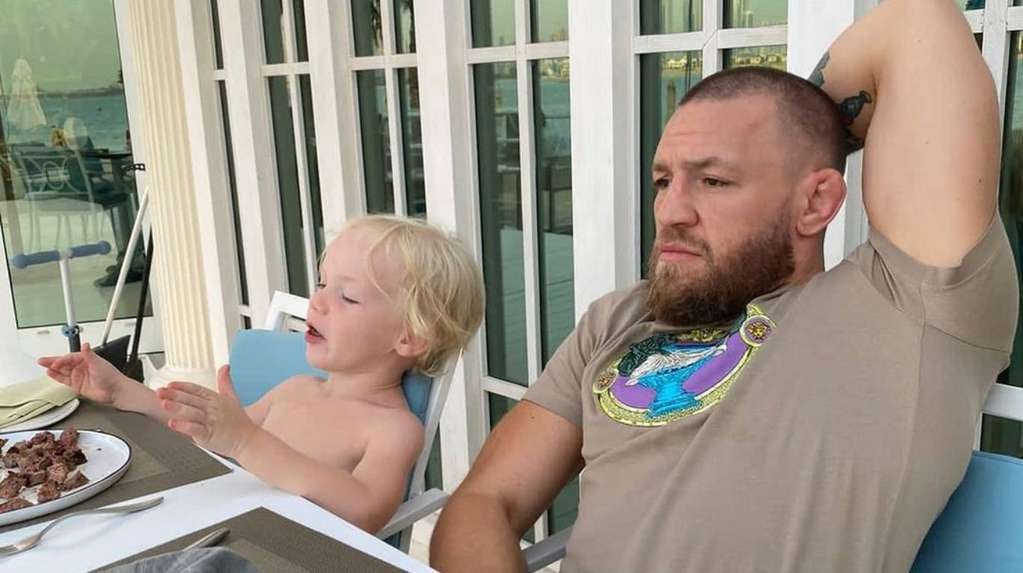 Conor McGregor publicó un video en el que incita a su hijo de tres años a pegarle a otro nene | Internacionales