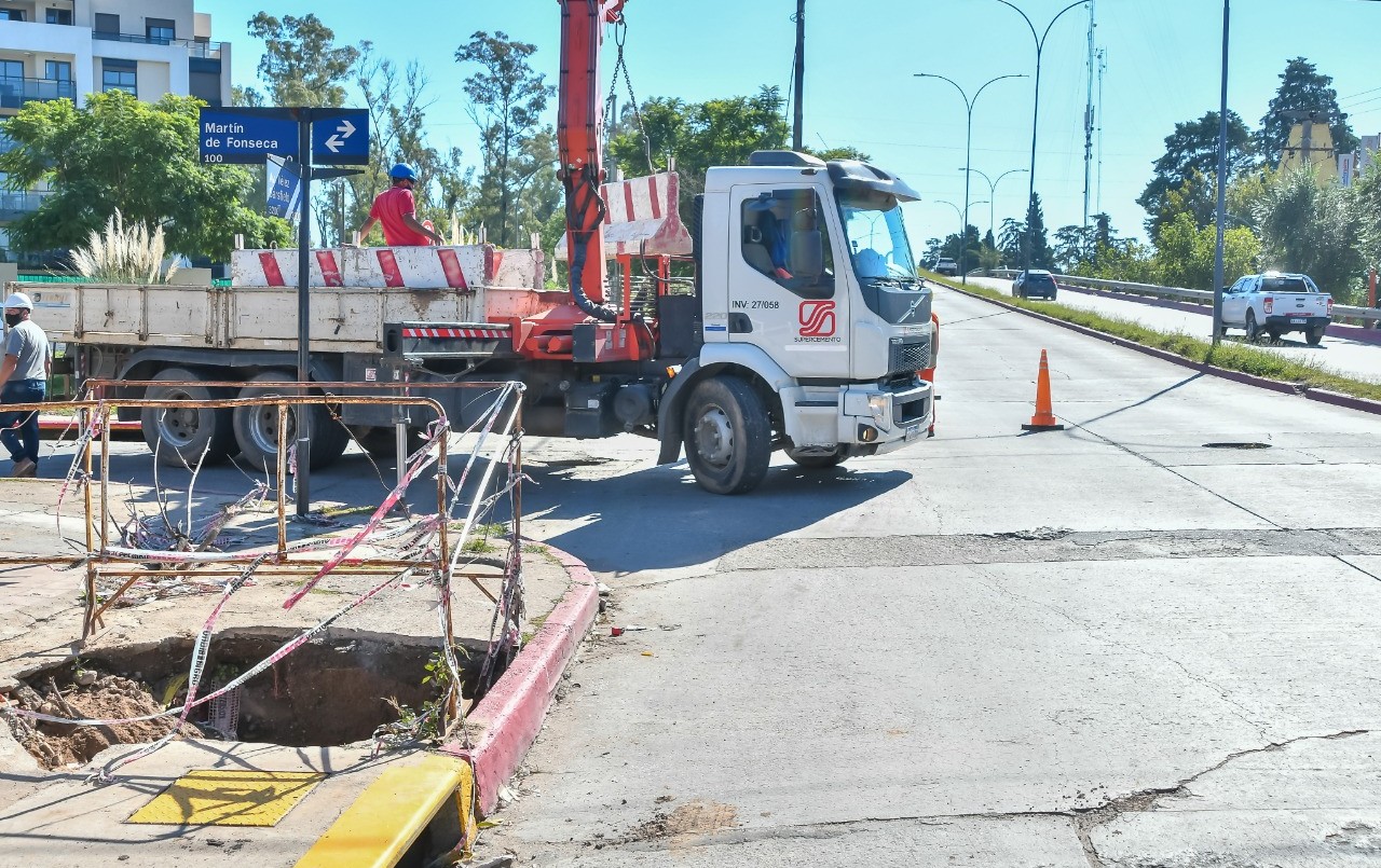 Corte parcial en Vélez Sarsfield al 2900, cruzando el puente de la avenida Cruz Roja, en dirección a zona sur | Córdoba