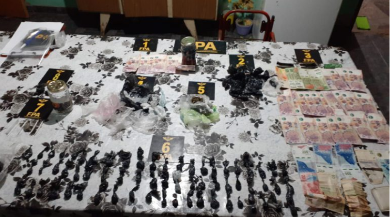 Detienen a un joven que vendía droga a escolares, fieles y deportistas en Cruz del Eje | Actualidad