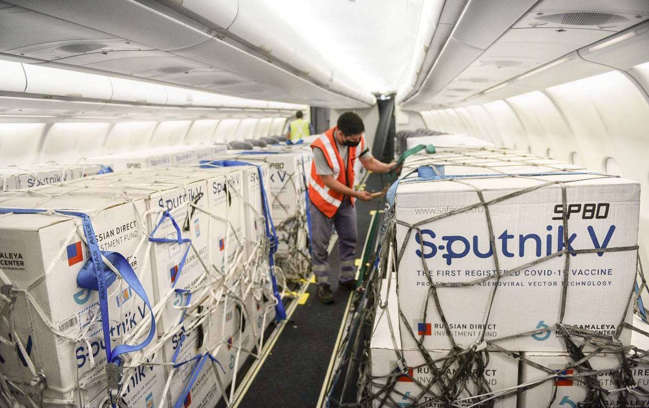 Coronavirus: esta noche llegan 800 mil dosis de la vacuna Sputnik V | Actualidad