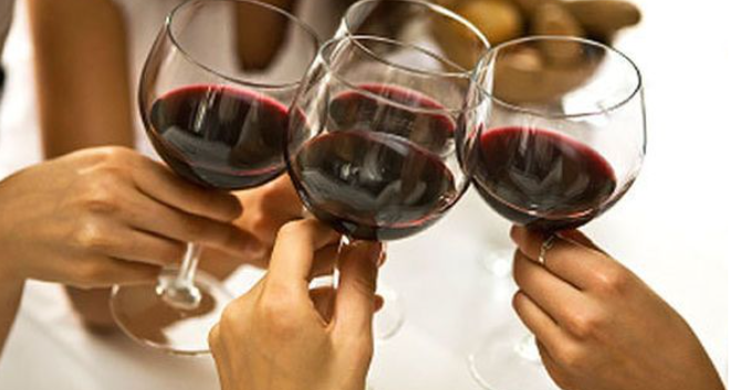 ¿Por qué hoy a las 21:21 horas hay que brindar con una copa de vino? | Curiosidades