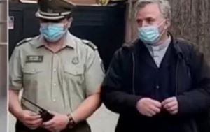 Los novios y hasta el cura fueron detenidos en una boda que rompió la cuarentena en Chile | Internacionales