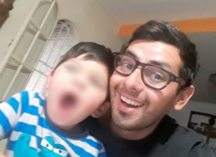 Video: caminaba por la calle con su hijo de 3 años y murió aplastado por un árbol en Merlo | Actualidad