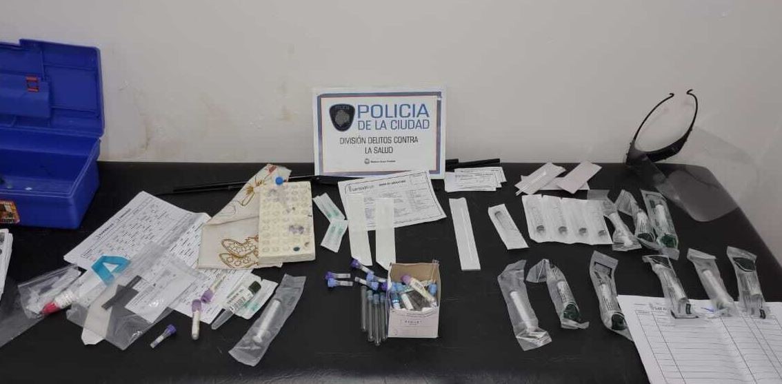 Tres mujeres fueron detenidas por ofrecer hisopados truchos de coronavirus en Recoleta | Actualidad