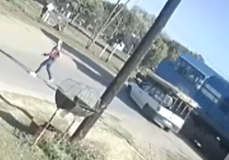 VIDEO: Un tren arrolló a una camioneta en un paso a nivel sin barreras en Toledo | Córdoba