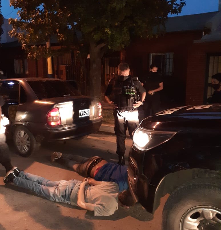 El colmo de la delincuencia en Rosario: balearon un móvil policial que realizaba un patrullajes | Actualidad