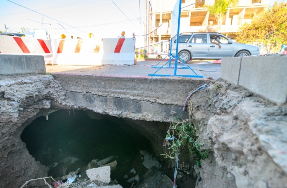Para reparar un desagüe, cortan por 15 días el tránsito en el carril sur-norte de avenida Vélez Sársfield | Córdoba