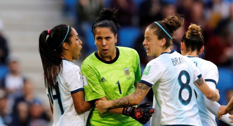 ¿Qué dijo la arquera de la Selección sobre la acusación de acoso sexual contra un DT de AFA? | Deportes