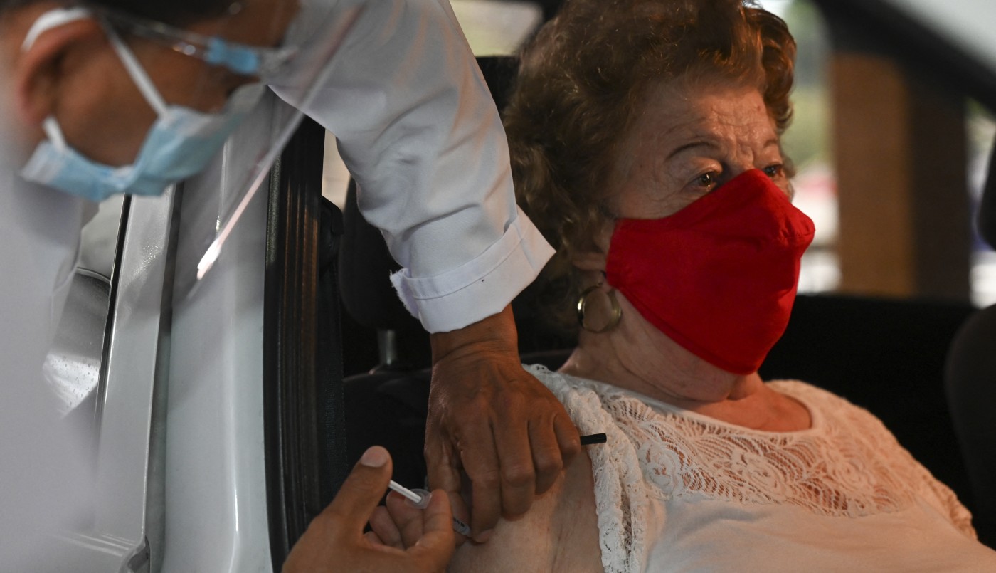 Regulador británico recomienda limitar la vacuna de AstraZeneca a mayores de 40 años | Internacionales