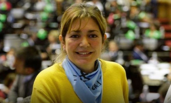 Denuncian a una diputada por sacarle la mitad del sueldo a sus empleados | Política y economía