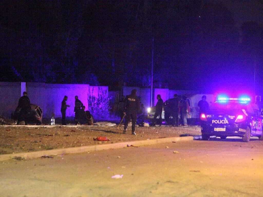 Murieron 4 jóvenes tras un brutal accidente entre un auto y una moto en Mendoza | Actualidad