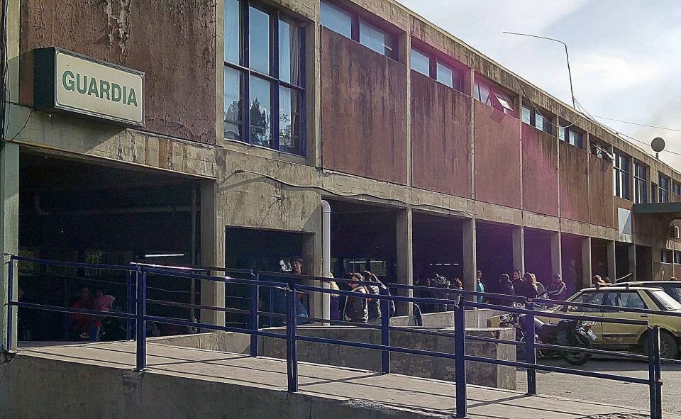 Mujer está internada tras ser prendida fuego: detuvieron a su novia | Actualidad