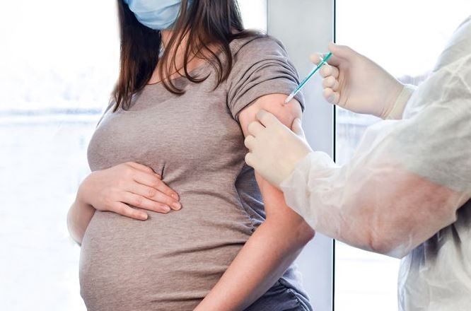 Brasil suspendió la vacunación de embarazadas con AstraZeneca | Internacionales