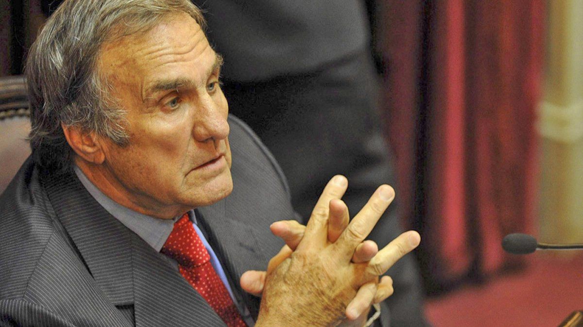 Lúcido, comunicativo y sin sangrado digestivo, mejora la salud de Reutemann | Política y economía