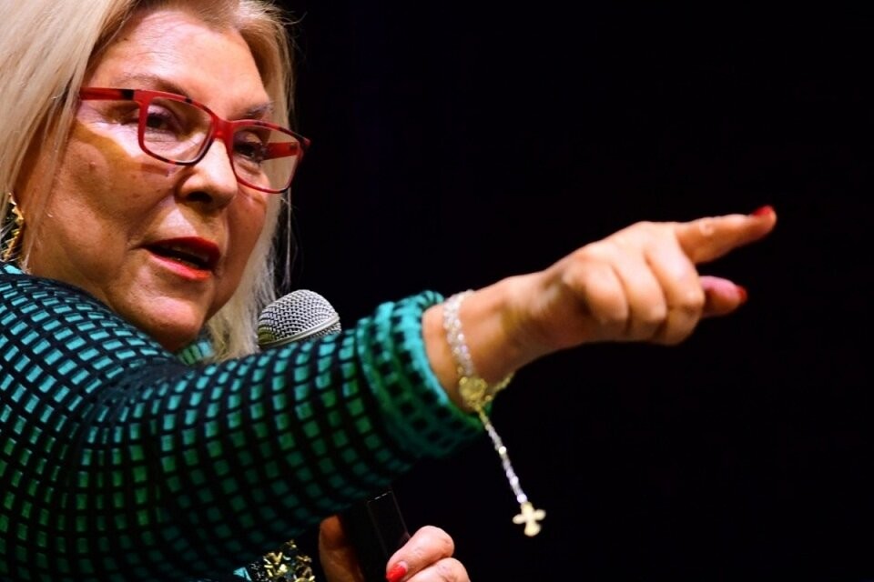 Elisa Carrió criticó a Mauricio Macri: "Si fui una líder de convicciones y de principios, no me puedo ir a vacunar a Miami" | Política y economía