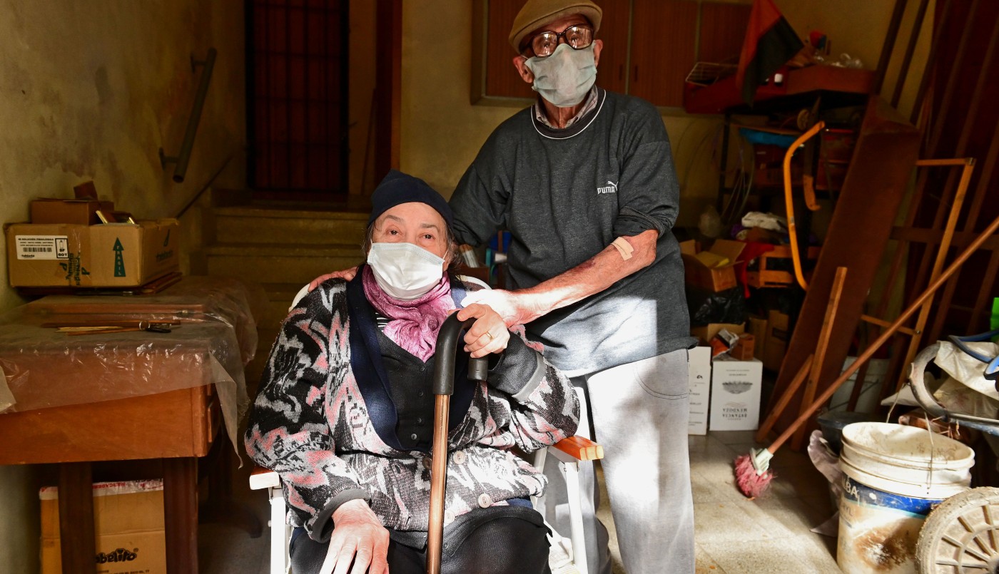 "Si nuestra foto causó tantas cosas lindas, al mundo le debe estar faltando romanticismo" | Actualidad