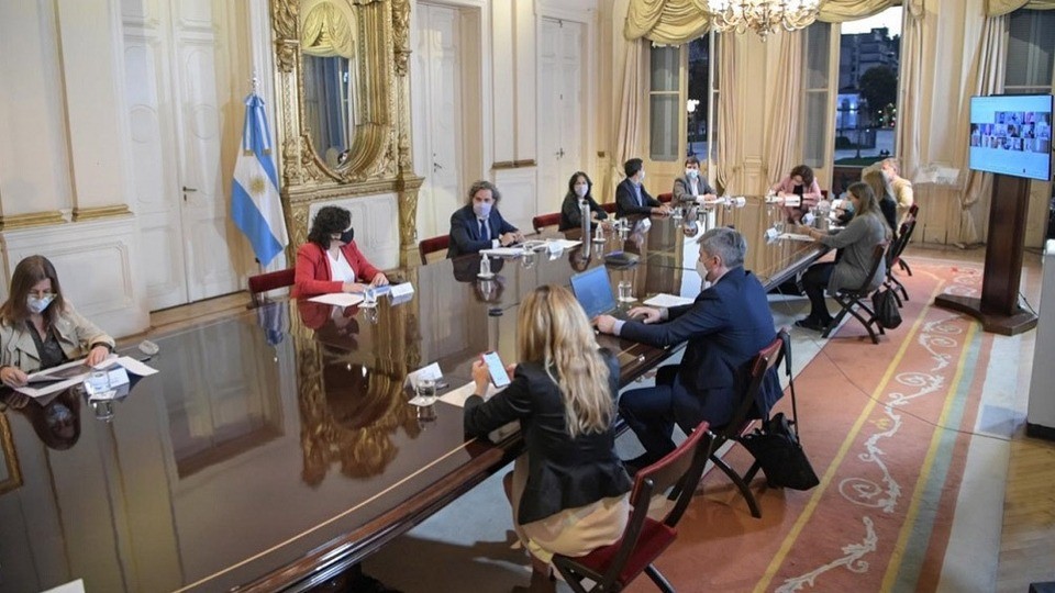 El Gobierno se reúne con expertos y epidemiólogos para definir nuevas restricciones | Política y economía