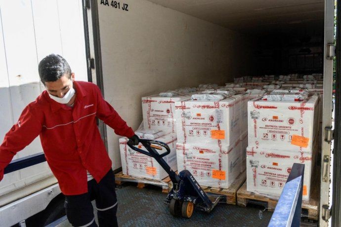 Llegan hoy otras 843 mil vacunas de Astrazeneca y más dosis de Sputnik V | Actualidad