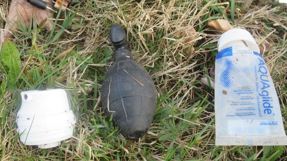 La presencia de una granada en un bosque generó pánico: terminó siendo un tapón anal | Internacionales