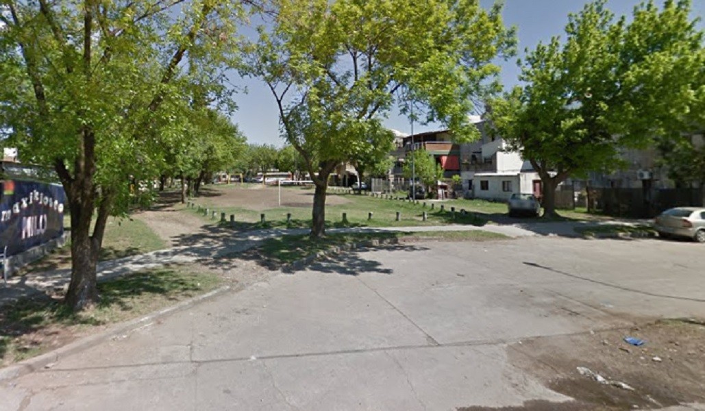 Jugaban un picado en la plaza y comenzaron a disparar desde un auto: dos muertos | Actualidad