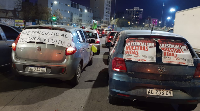 Caravana contra la vuelta a clases presenciales en Córdoba. | Córdoba
