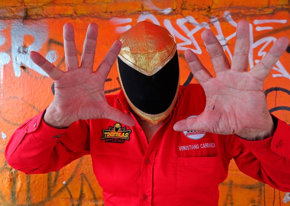 "Chichis para todas", Metallica en vivo y mutilación genital: las estrafalarias campañas políticas en México | Internacionales