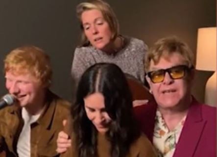 Video: Ed Sheeran, Elton John, Courteney Cox y Brandi Carlile cantaron “Tiny Dancer” | Espectáculos