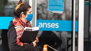 Beneficiarios de AUH: Hoy se empieza a pagar el 20% retenido durante el 2020 | Actualidad