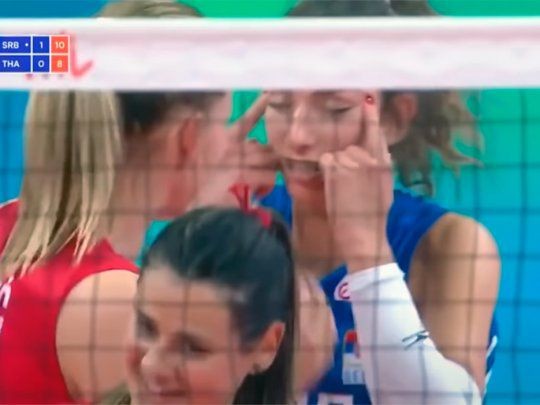 Castigan a una jugadora de voley por un gesto racista en un partido | Deportes